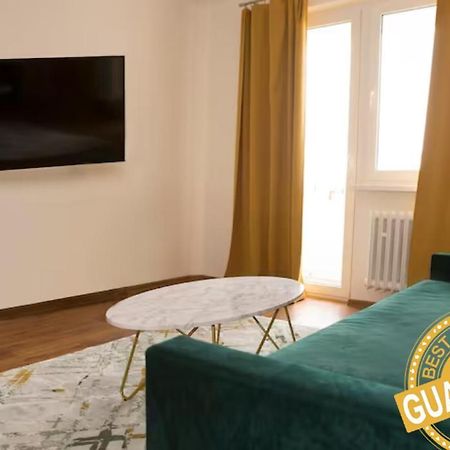 New Colorful Apartment With Big Balcony ブラチスラヴァ エクステリア 写真