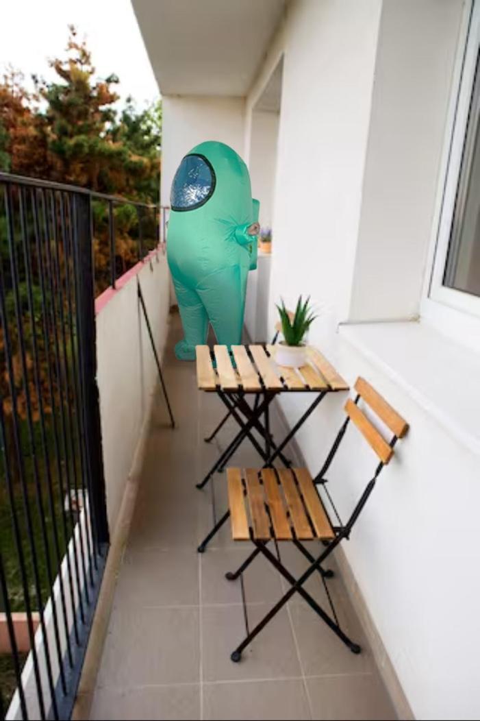 New Colorful Apartment With Big Balcony ブラチスラヴァ エクステリア 写真