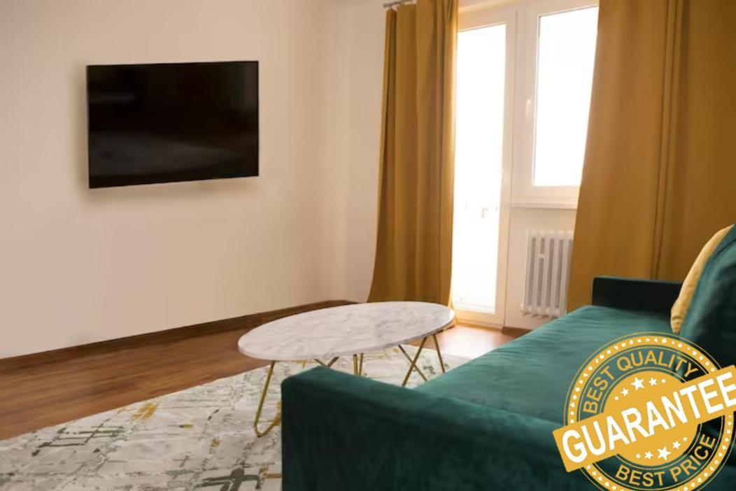 New Colorful Apartment With Big Balcony ブラチスラヴァ エクステリア 写真