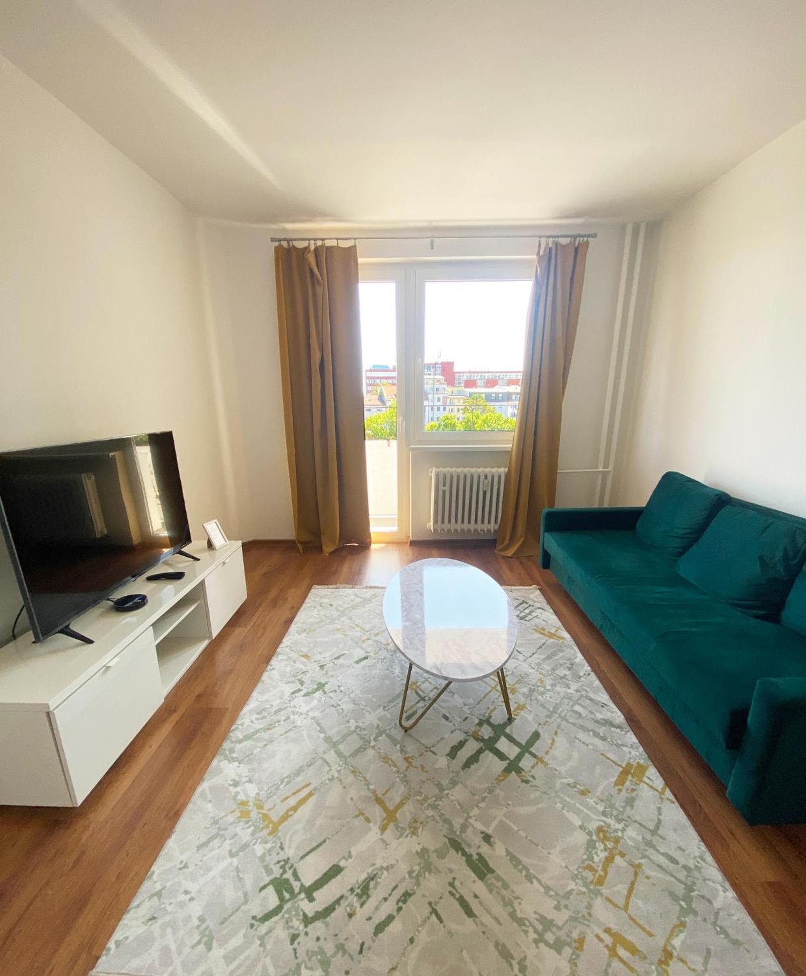 New Colorful Apartment With Big Balcony ブラチスラヴァ エクステリア 写真