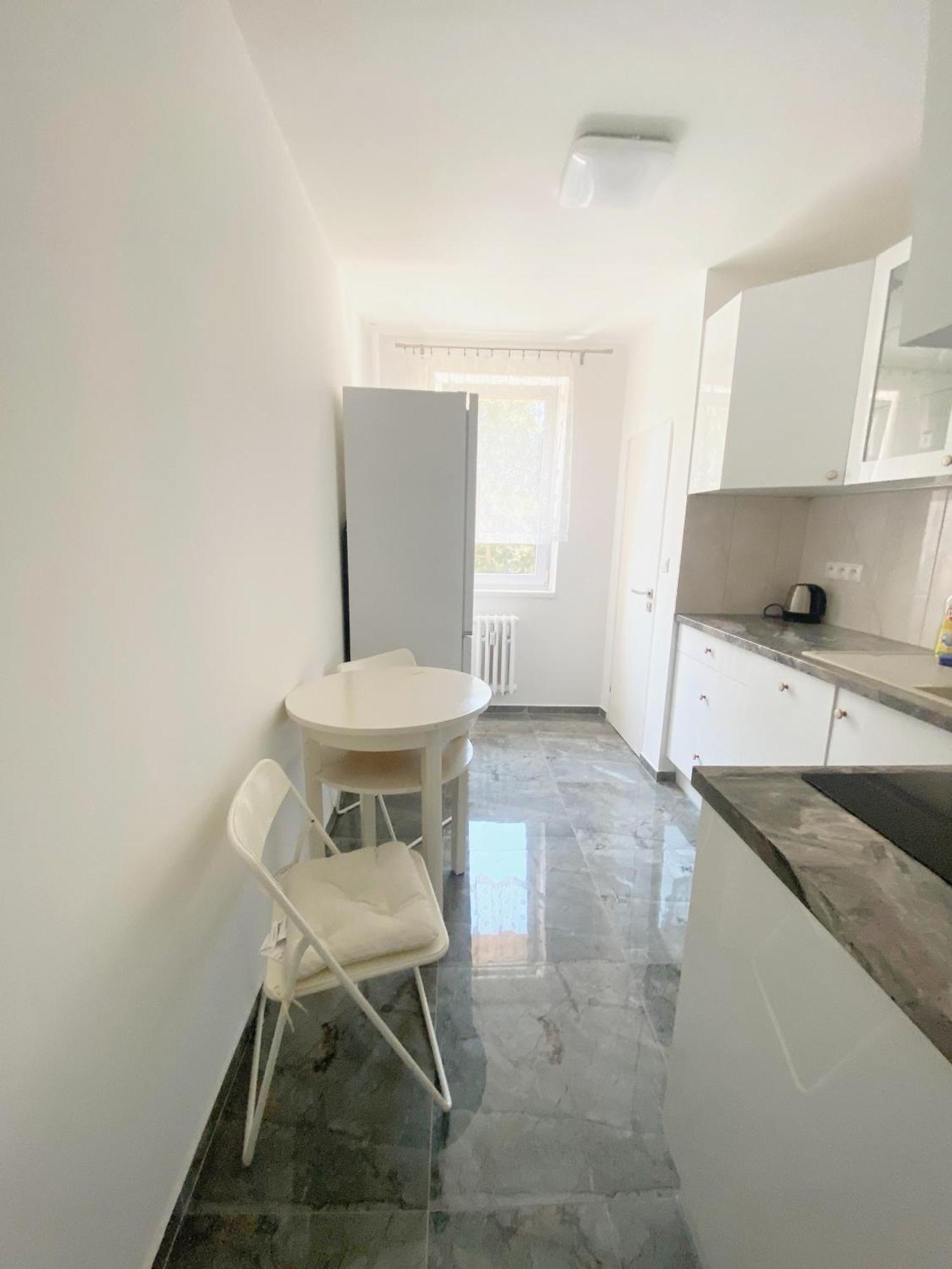 New Colorful Apartment With Big Balcony ブラチスラヴァ エクステリア 写真